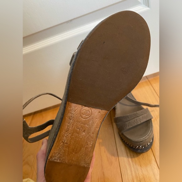 Chanel denim platform heels - Picture 4 of 7